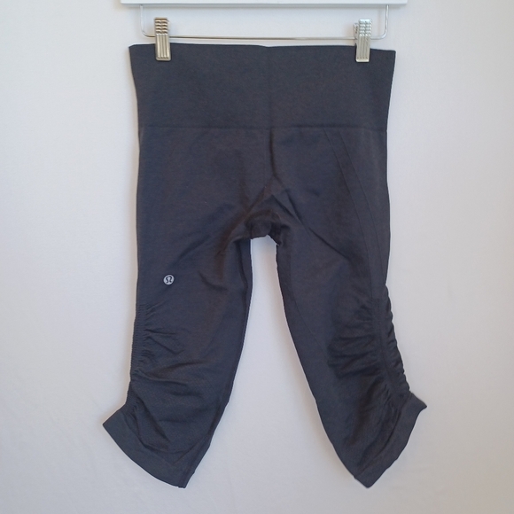 Lululemon Capri Leggings In The Flow Black Coal Cinched Leg Detail Womens size 6 - Picture 9 of 11